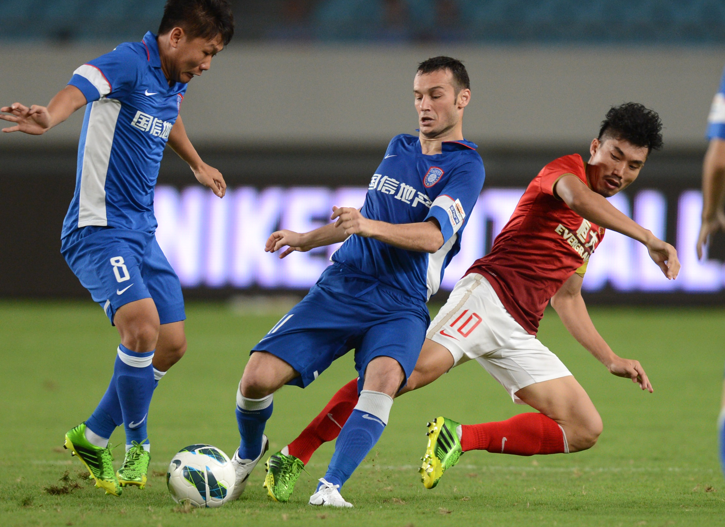 弗里克：亚马尔用进球回应了嘘声，建立防守稳定性非常重要（弗里克称亚马尔用进球回击嘘声，强调防守稳定至关重要）