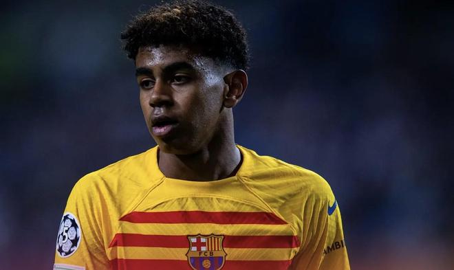 曼联、利物浦近五轮各1胜，英超积分榜曼联积22分，领先利物浦。