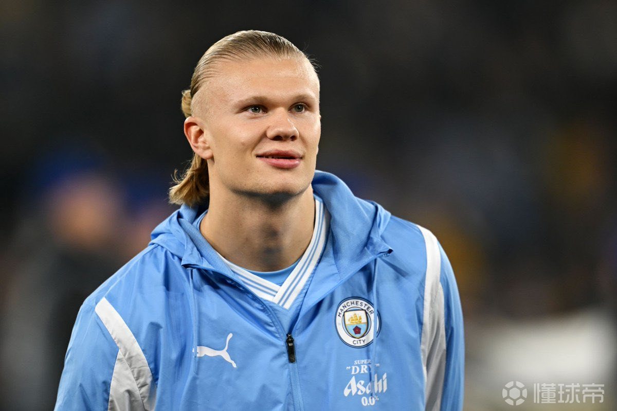 英超名宿齐批罗梅罗太疯狂：球队还有机会，这红牌完全没必要（英超名宿集体炮轰罗梅罗过于鲁莽：球队尚有转机，这张红牌毫无必要）